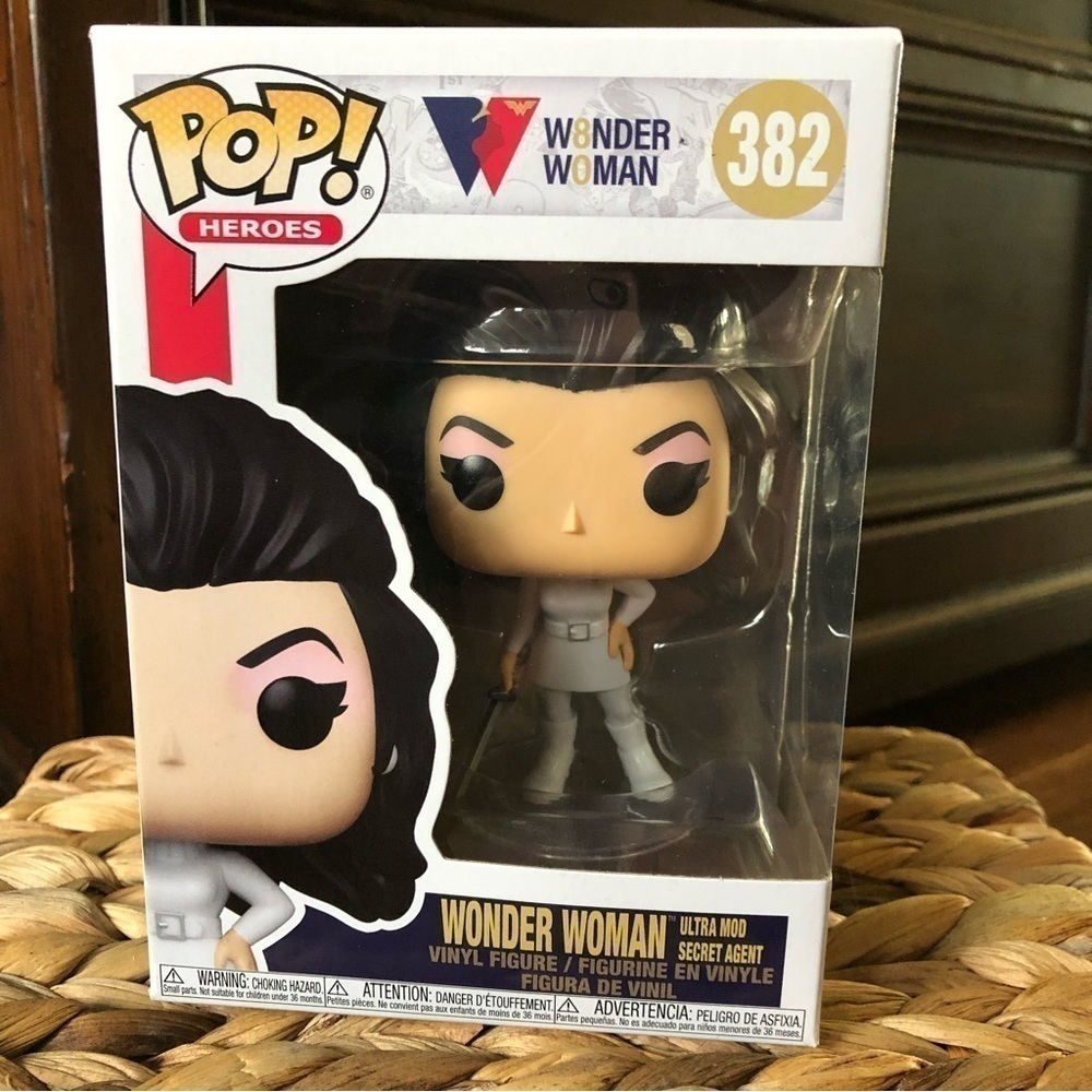 Funko Pop Wonder Woman Secret agent #382